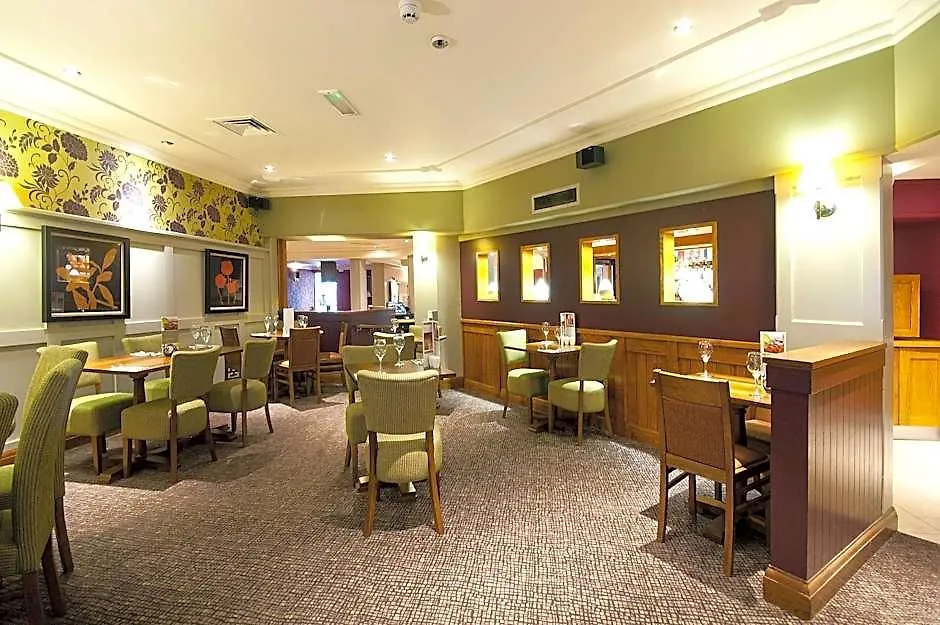 Premier Inn Glasgow Airport-1