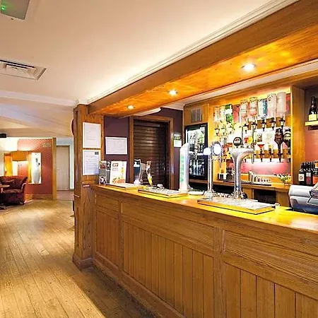 Premier Inn Glasgow Airport-2